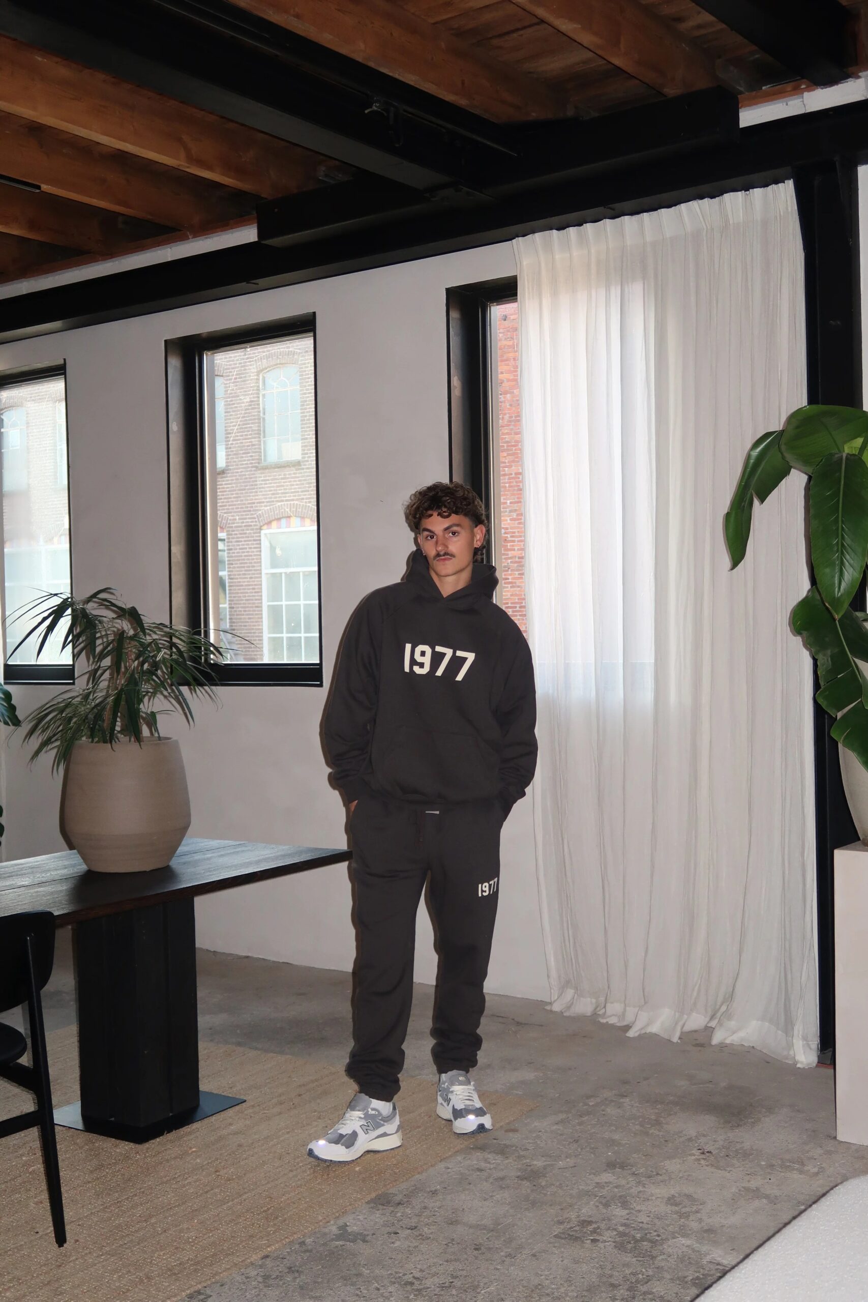 Essentials 1977 Iron Fear of God Black trainingspak Essentials 1977 Iron Fear of God Black trainingspak