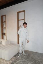 Fear of God Essentials trainingspak Light Oatmeal